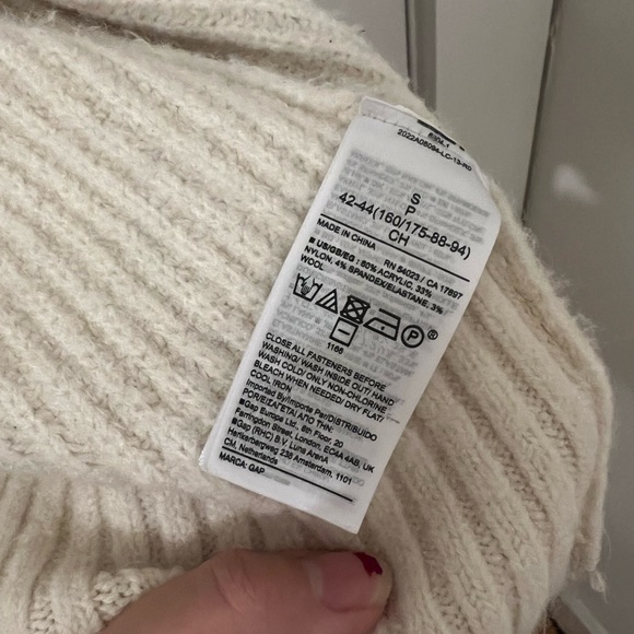 SOLD 🔴 Gap Chunky V Neck Cream Cardigan - Picture 4 of 5
